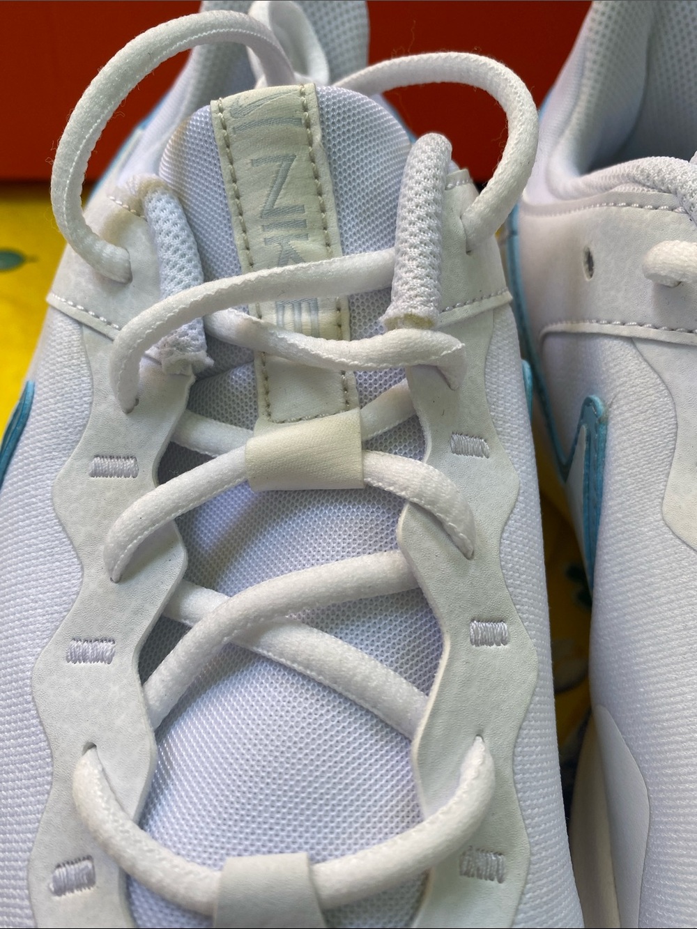 Nike legend essential 2 white and blue aura phantom Trainer Sneakers size 11 - Picture 5 of 8